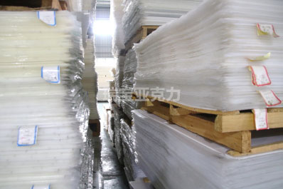 窗臺延長板用亞克力板材還是木板